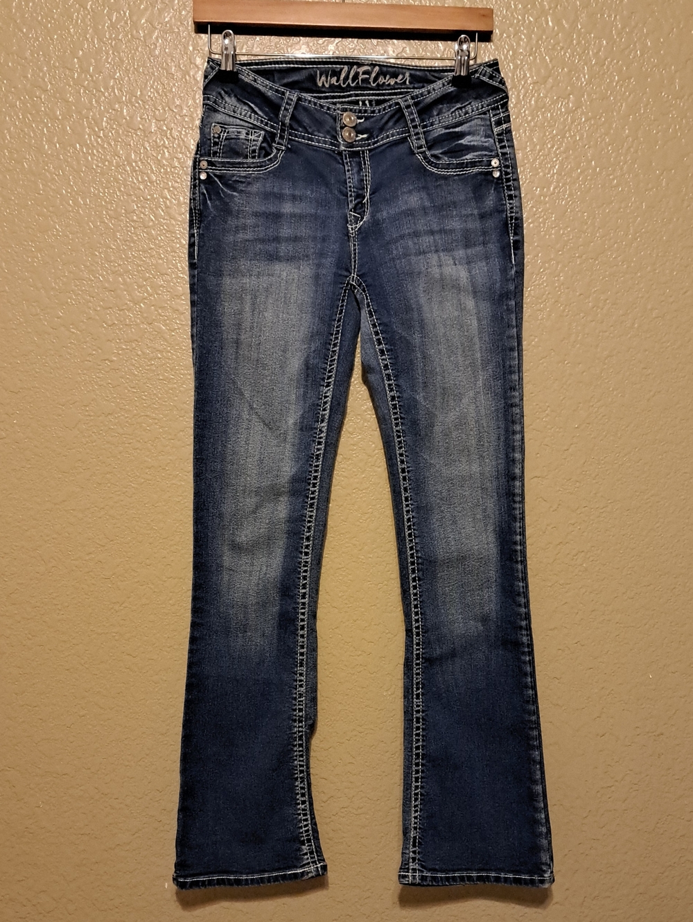 Wildflower Women’s Dark Wash Bootcut Jeans - Blue. Size 3.